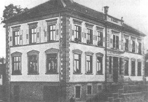 Schulhaus im Jahr 1900