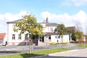 Schulhaus im Jahr 2008